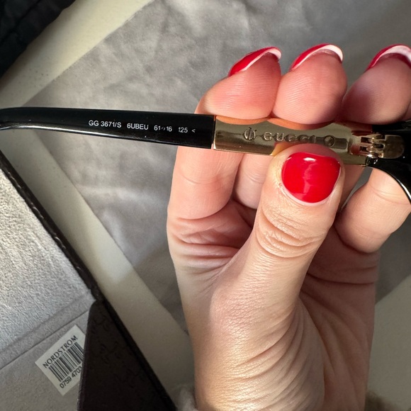 Gucci Sunglasses - Picture 5 of 8